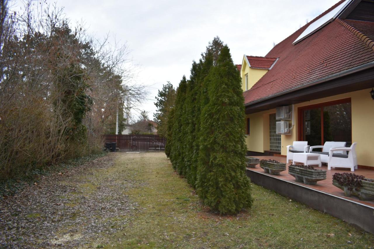 Villa Lily Zamárdi Exterior foto